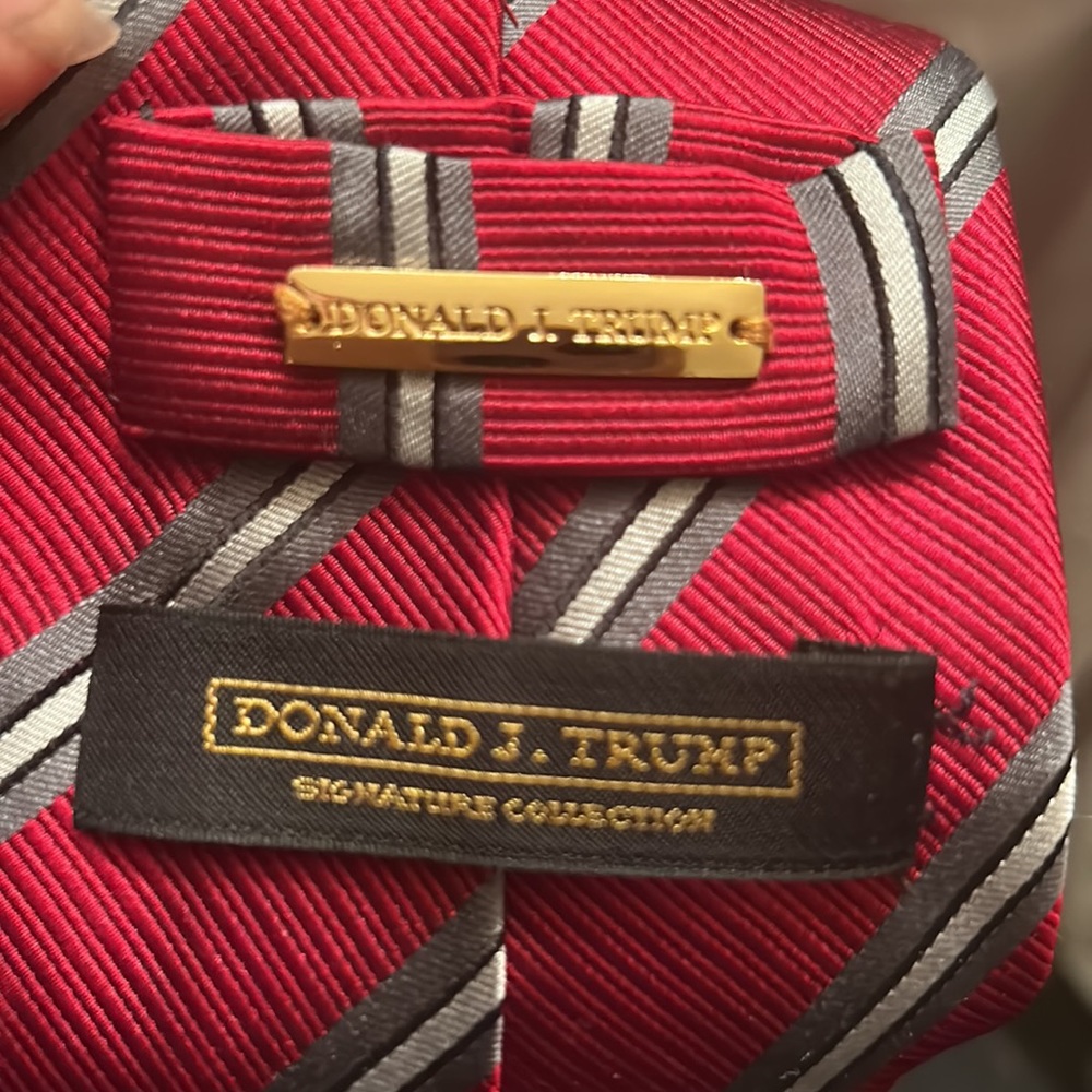 DONALD TRUMP Gold Bar tie